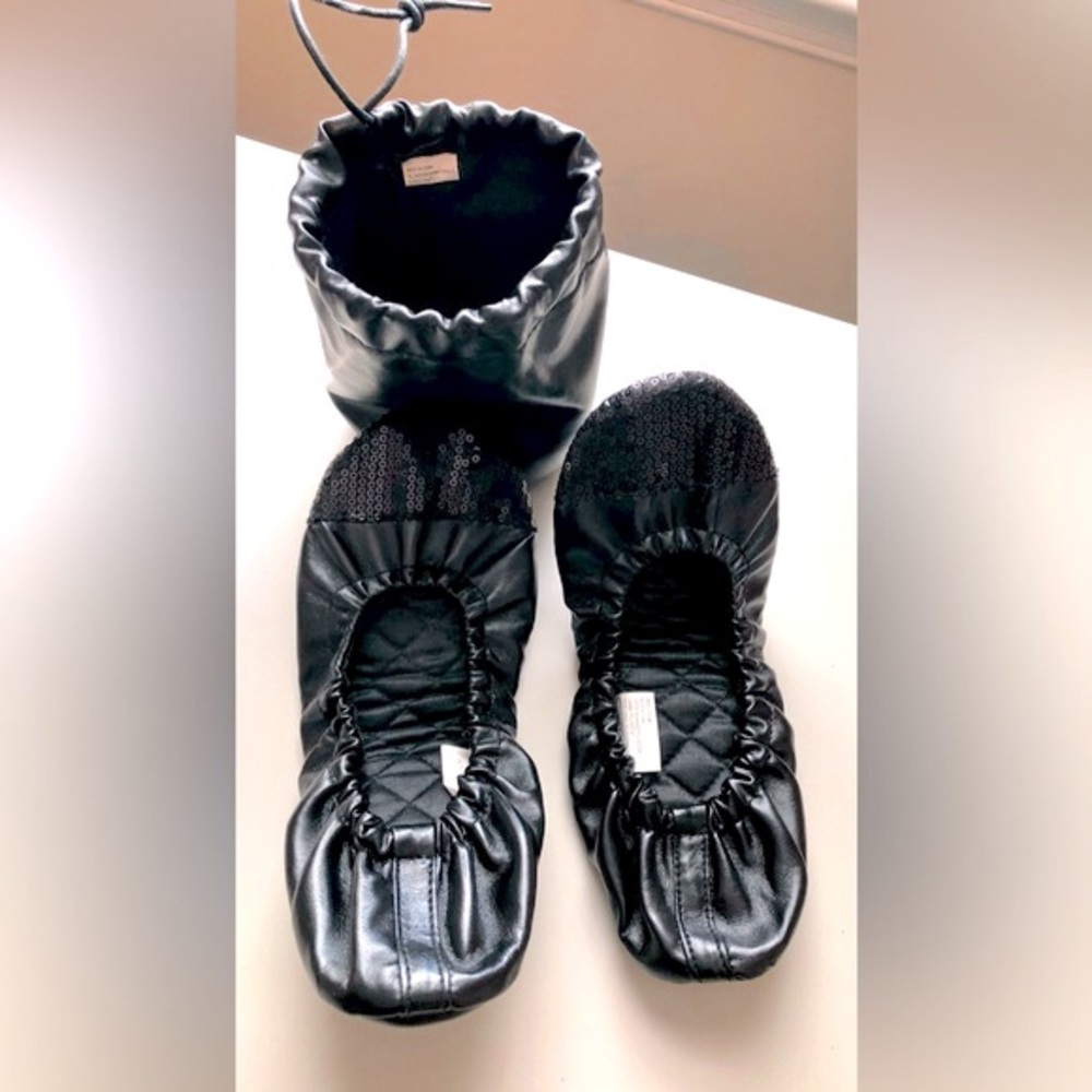 APT 9 Black Folding Ballet Flats with Storage Pouch